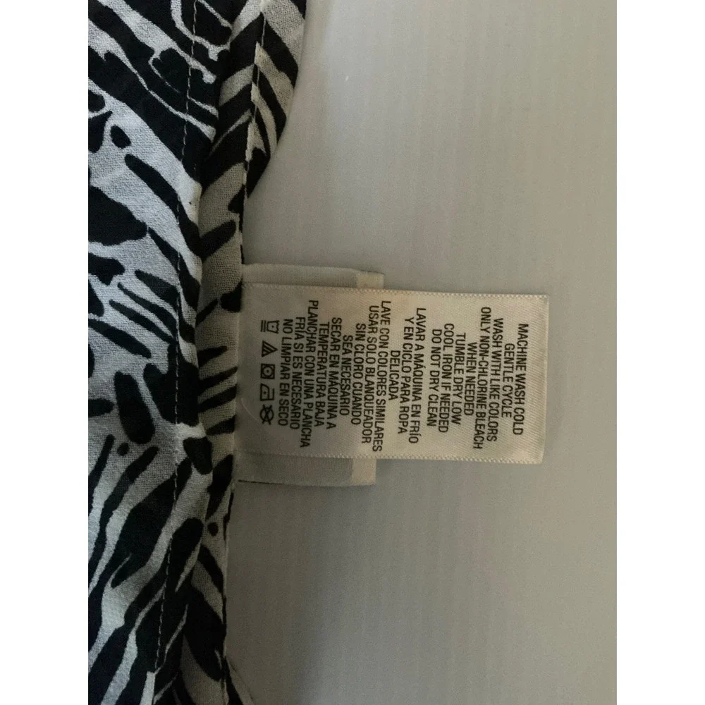 Jaclyn Smith Collection Wrap Scarf Womens OS Black White Excellent Animal Print